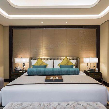Narcissus Al Hamra Hotel Dschidda Exterior foto A bedroom at the hotel