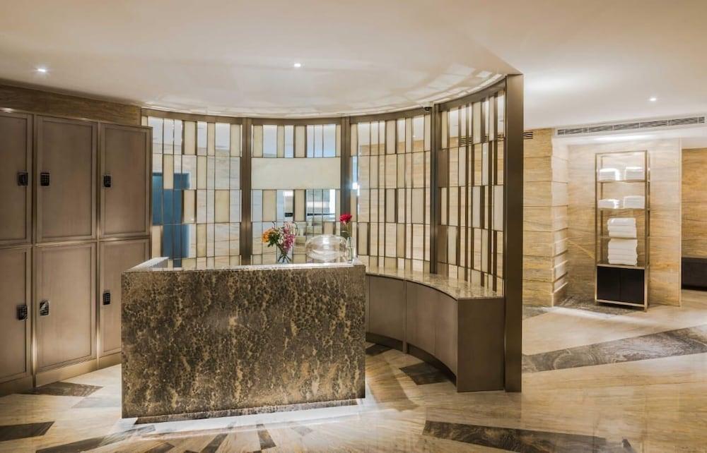 Narcissus Al Hamra Hotel Dschidda Exterior foto The Concierge Desk at the Mandarin Oriental, London