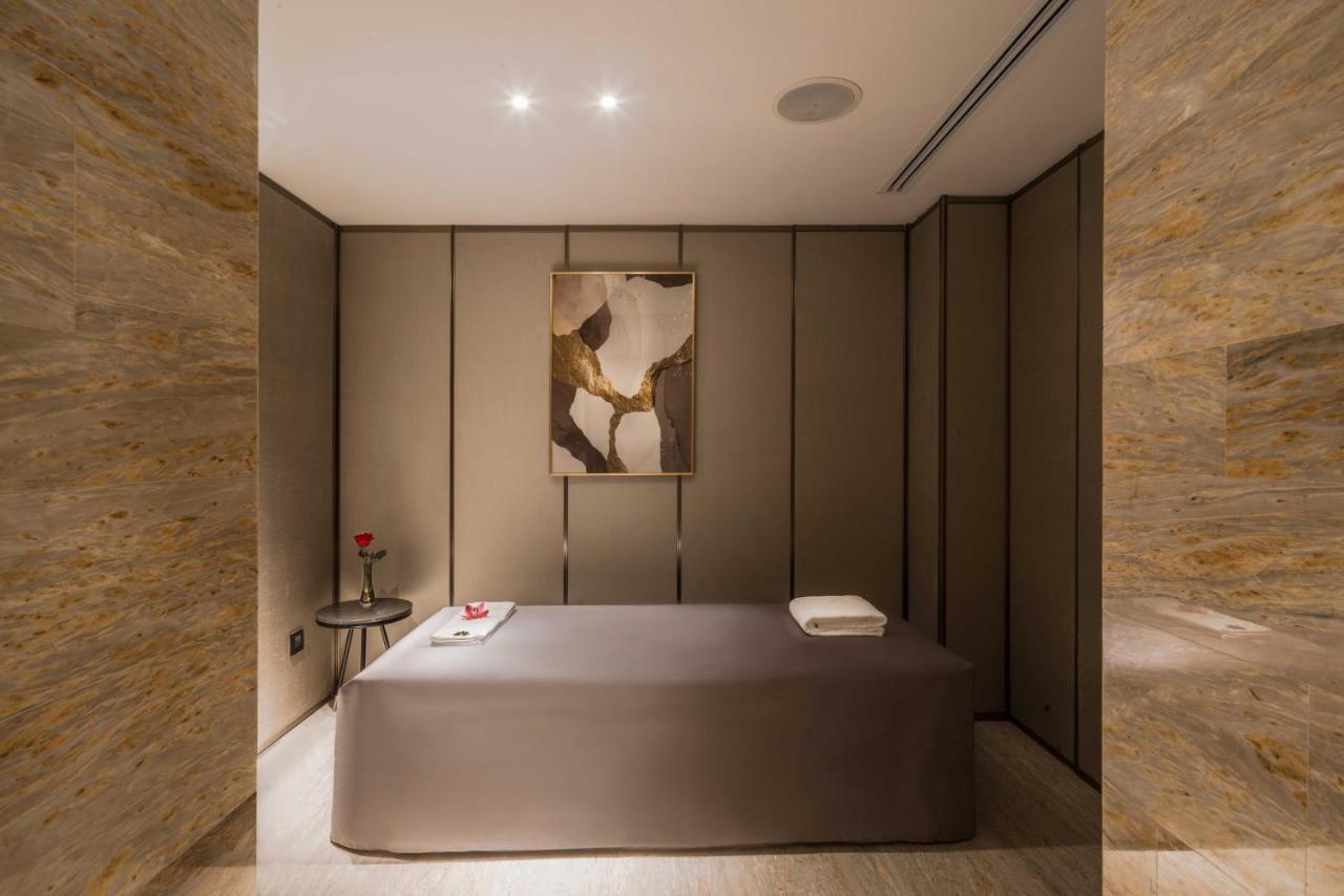 Narcissus Al Hamra Hotel Dschidda Exterior foto Treatment room at The Spa at The Landmark, Hong Kong